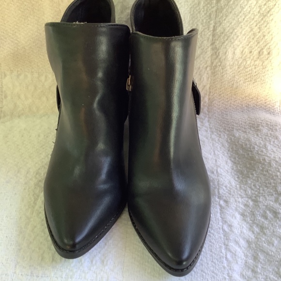 EUC Kari Blue Black Ankle Bootie stylish - Picture 5 of 12